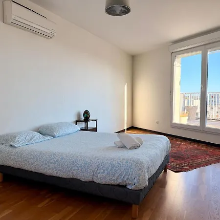 Jouhaux - T5 Avec 4 2 Salles De Bain Et Terrasse Bordeaux